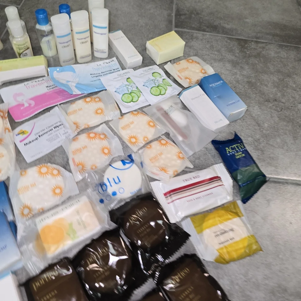 Travel Size Neutrogena Pantene Bliss Portico‎ Assorted Skincare and Toiletry Set
